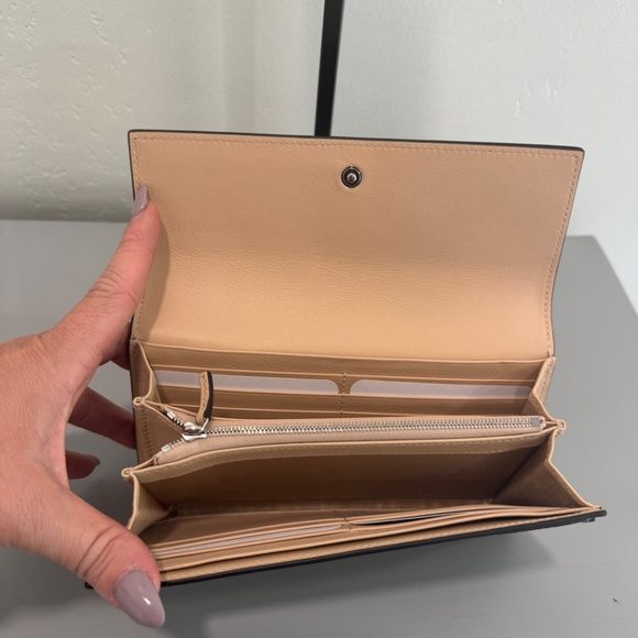 Gucci GG Supreme Continental Wallet - Picture 5 of 6
